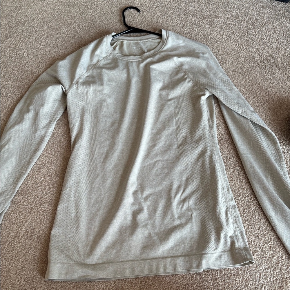 FIGS TAN SALTA SEAMLESS LONG SLEEVE SIZE MEDIUM